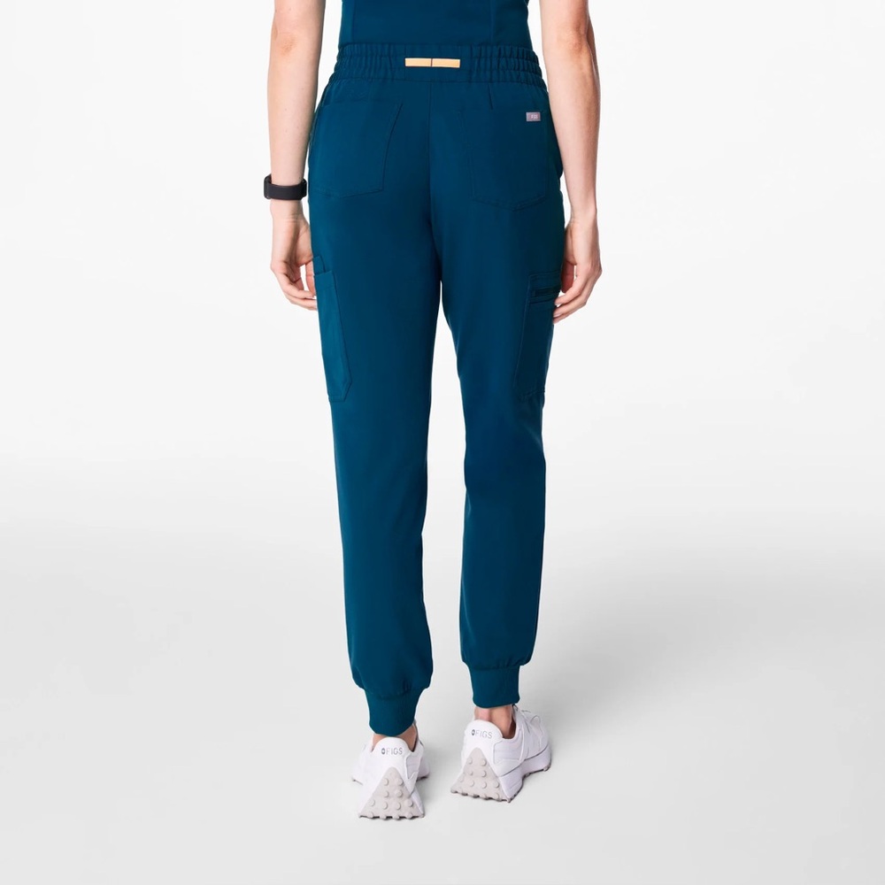 Uman Relaxed Jogger Scrub Pants - Picture 4 of 7